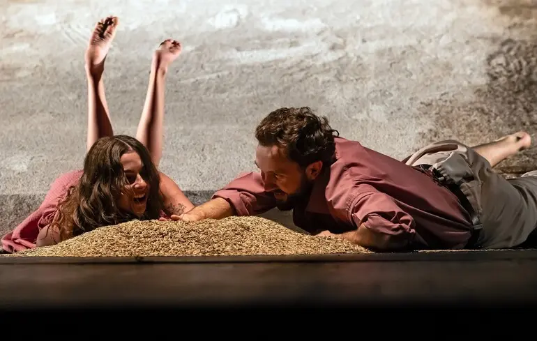 Вистава МАМИ у Рівному - у Рівному поставили виставу за книгою Марії Матіос про материнський біль 1