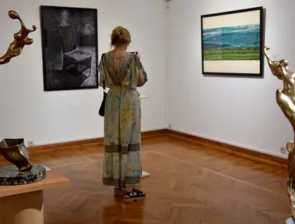 Виставка «Адаптація» у Софії Київській поєднала бронзові скульптури та цифрові образи - фото 13