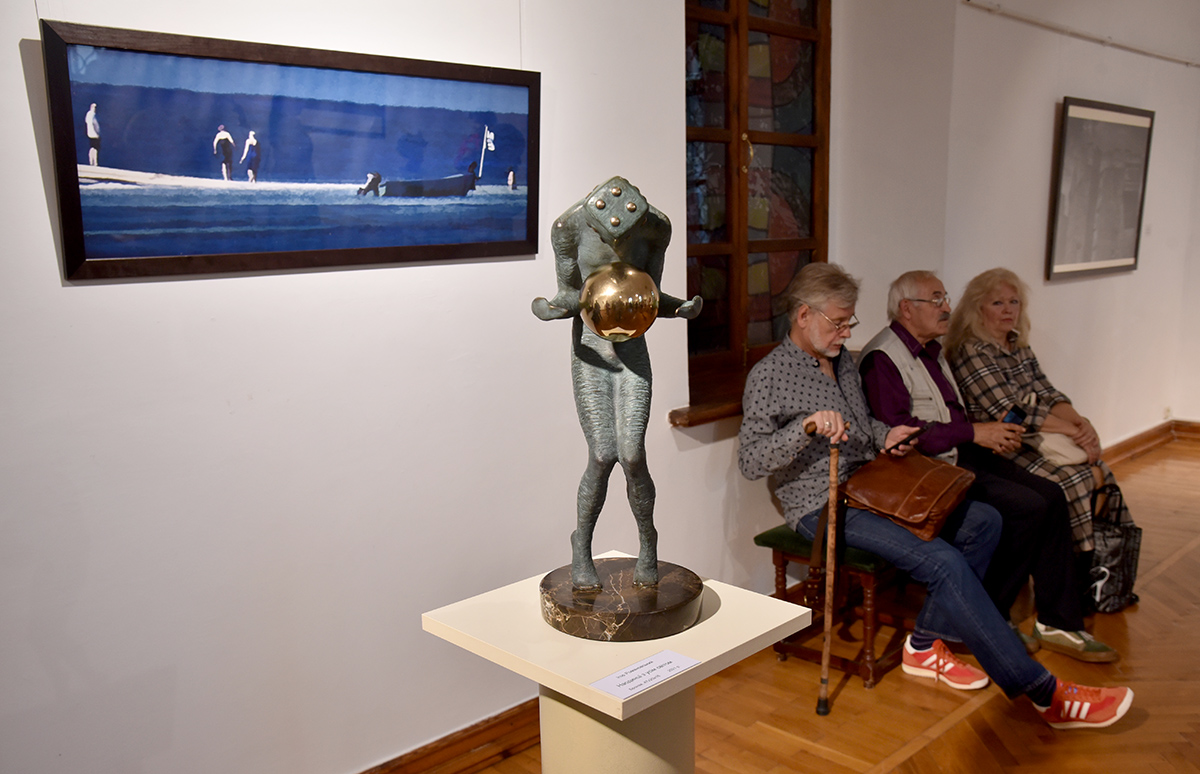 Виставка «Адаптація» у Софії Київській поєднала бронзові скульптури та цифрові образи - фото 31