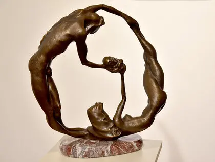 Виставка «Адаптація» у Софії Київській поєднала бронзові скульптури та цифрові образи - фото 2