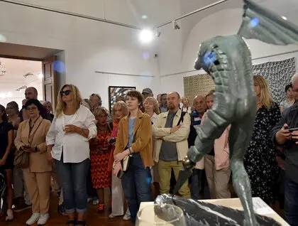 Виставка «Адаптація» у Софії Київській поєднала бронзові скульптури та цифрові образи - фото 8