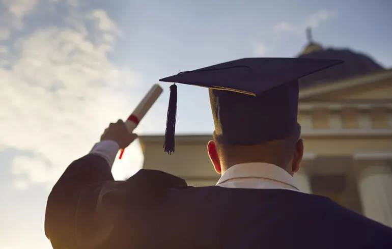 Закладів освіти України, що можуть похвалитися доходами - стали відомі лідери ринку 1