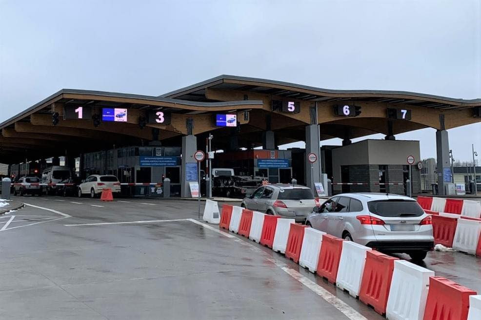 Близько 2 тис. вантажівок застрягли на кордоні Литви й Білорусі 1