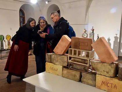 Діалог часу та форми - у Києві стартував фестиваль «ЦеГлина 2025» - фоторепортаж 17