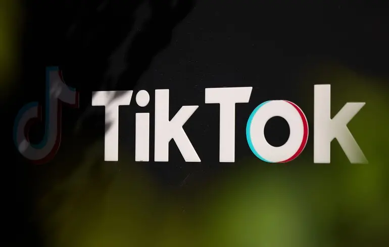 Діти натрапляють на порнографічний контент у TikTok - розслідування виявило небезпеку навіть у обмеженому режимі - новини технологій 1