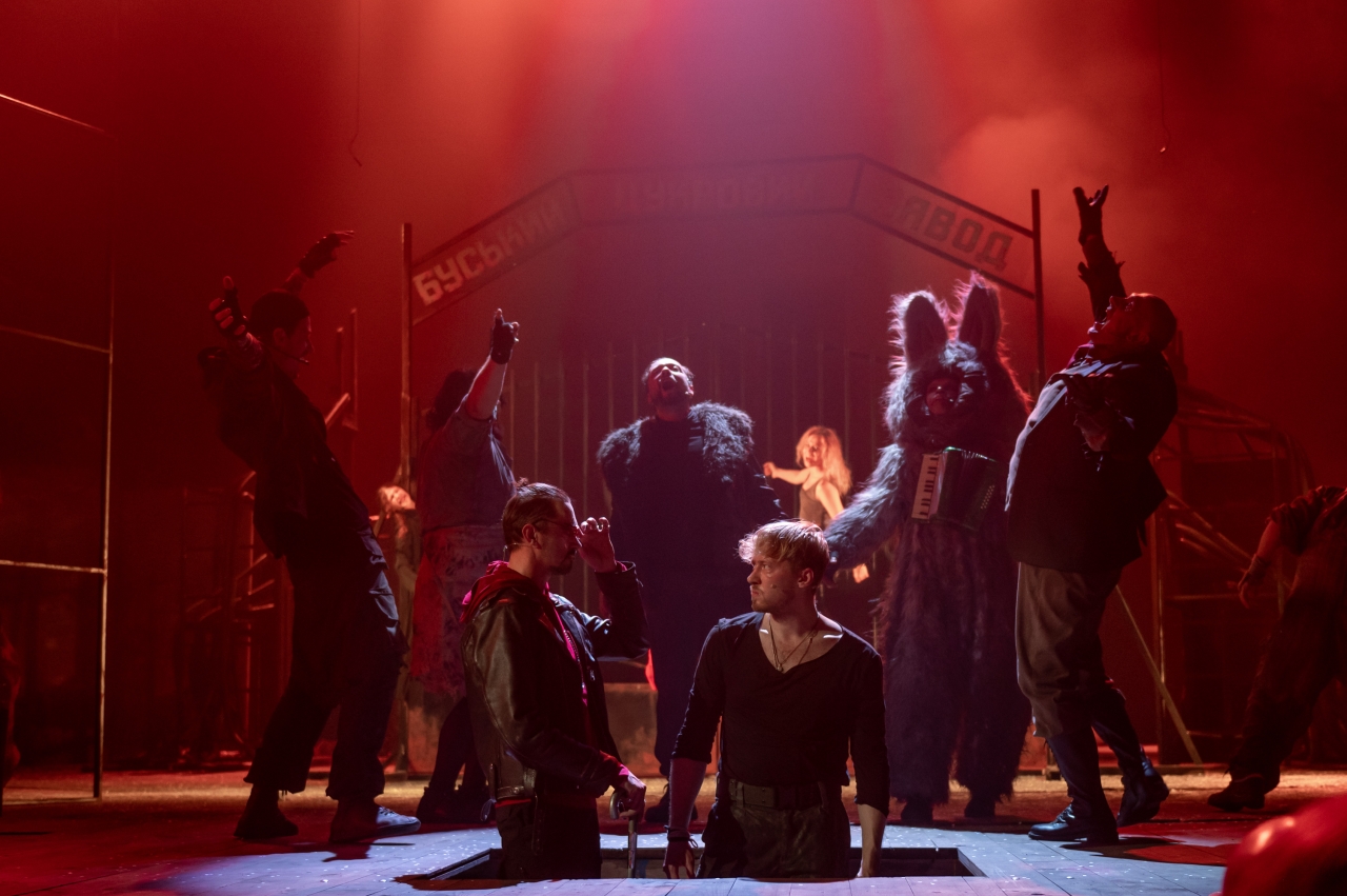 Я бачу вас цікавить пітьма - якою була прем'єра вистави у театрі Заньковецької у Львові - фото 22