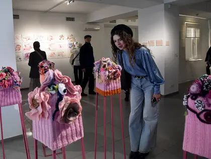 Я проблема тут.? - як українські художниці переосмислюють жіночність у війні - фоторепортаж 6