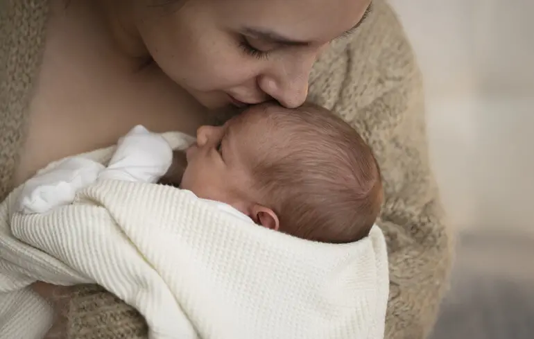Як вічні хімікати впливають на організм - хімікати з крові матері можуть вплинути на мозок дитини 1
