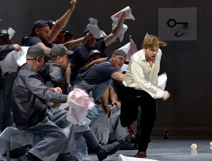 Казки Гофмана - Нацопера презентує сучасну постановку класичної опери 4