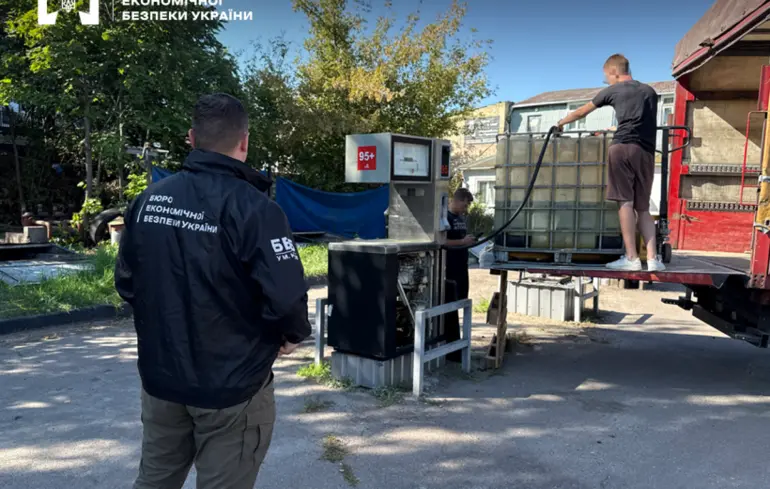 Київські АЗС продавали нелегальне пальне - прокуратура розпочала розслідування 1