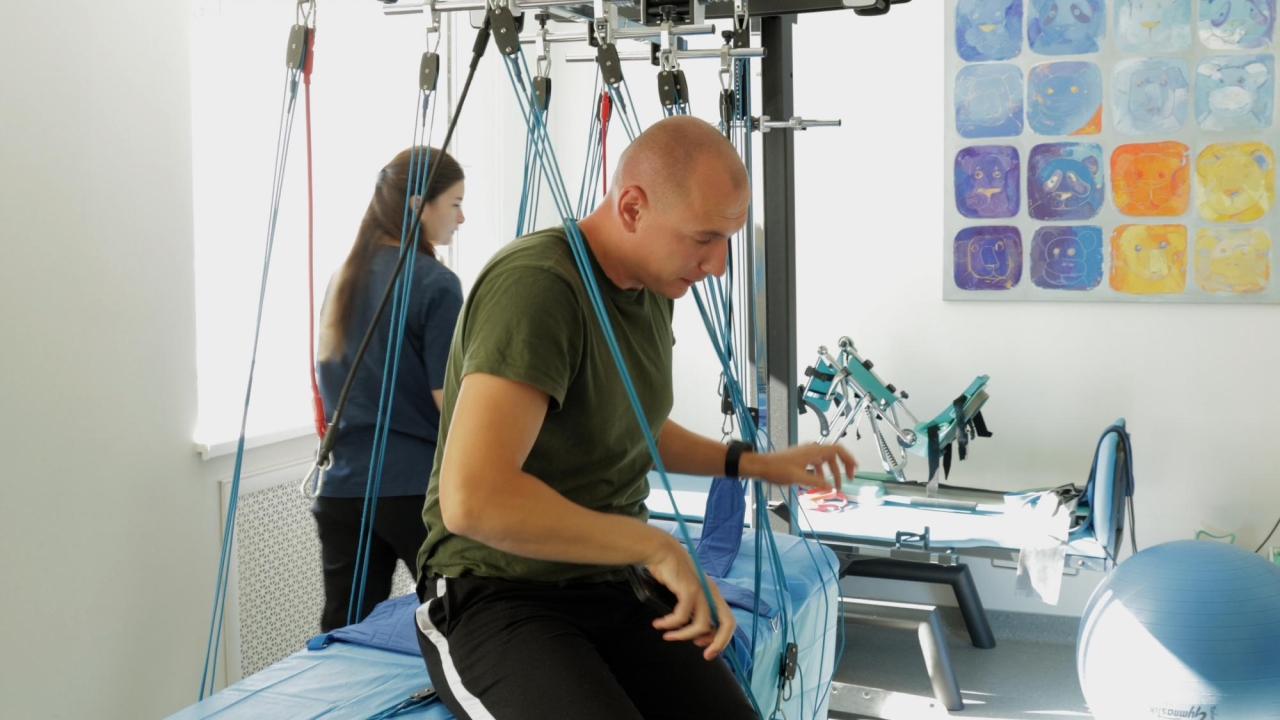 Лікарня Мечникова в Дніпрі – репортаж D.UA про роботу лікарів і порятунок військових 11