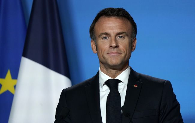 Макрон вважає, що лише може обговорювати може обговорювати 1