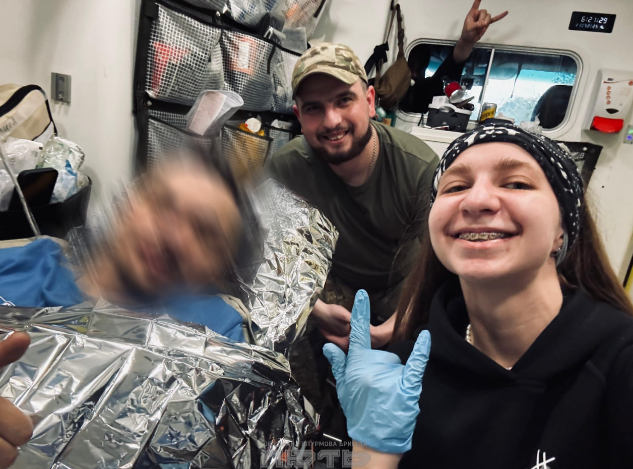 Медики "Люті" провели першу в Україні швидку евакуацію пораненого воїна 1