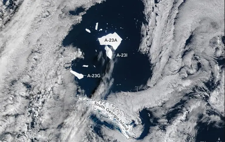 Найбільший айсберг у світі А-23А розпадається - NASA показало, який це має вигляд - фото 1