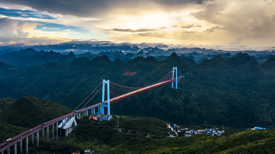 Найвищий у світі міст Хуацзян: як Китай б'є свої ж інженерні рекорди Найвищий у світі міст Хуацзян: як Китай б'є свої ж інженерні рекорди 7