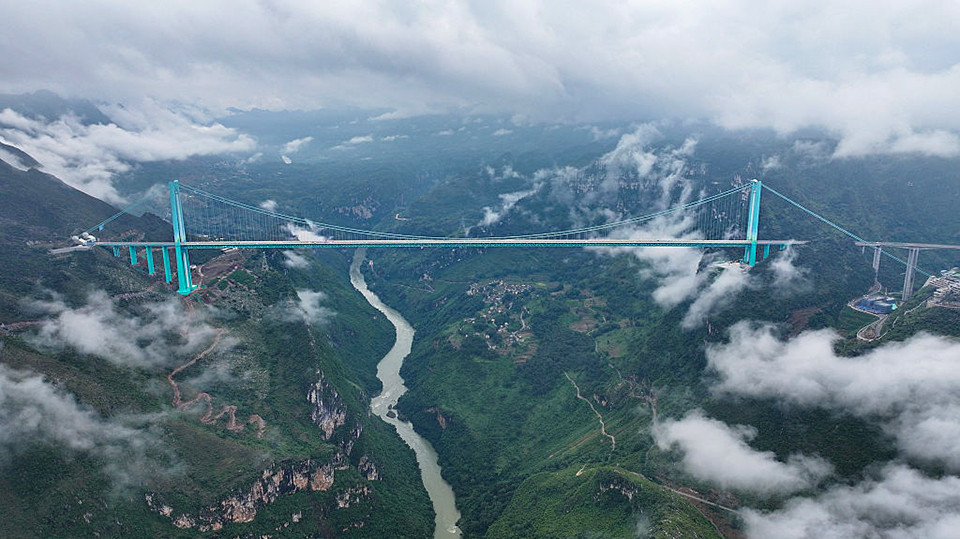 Найвищий у світі міст Хуацзян: як Китай б'є свої ж інженерні рекорди 1