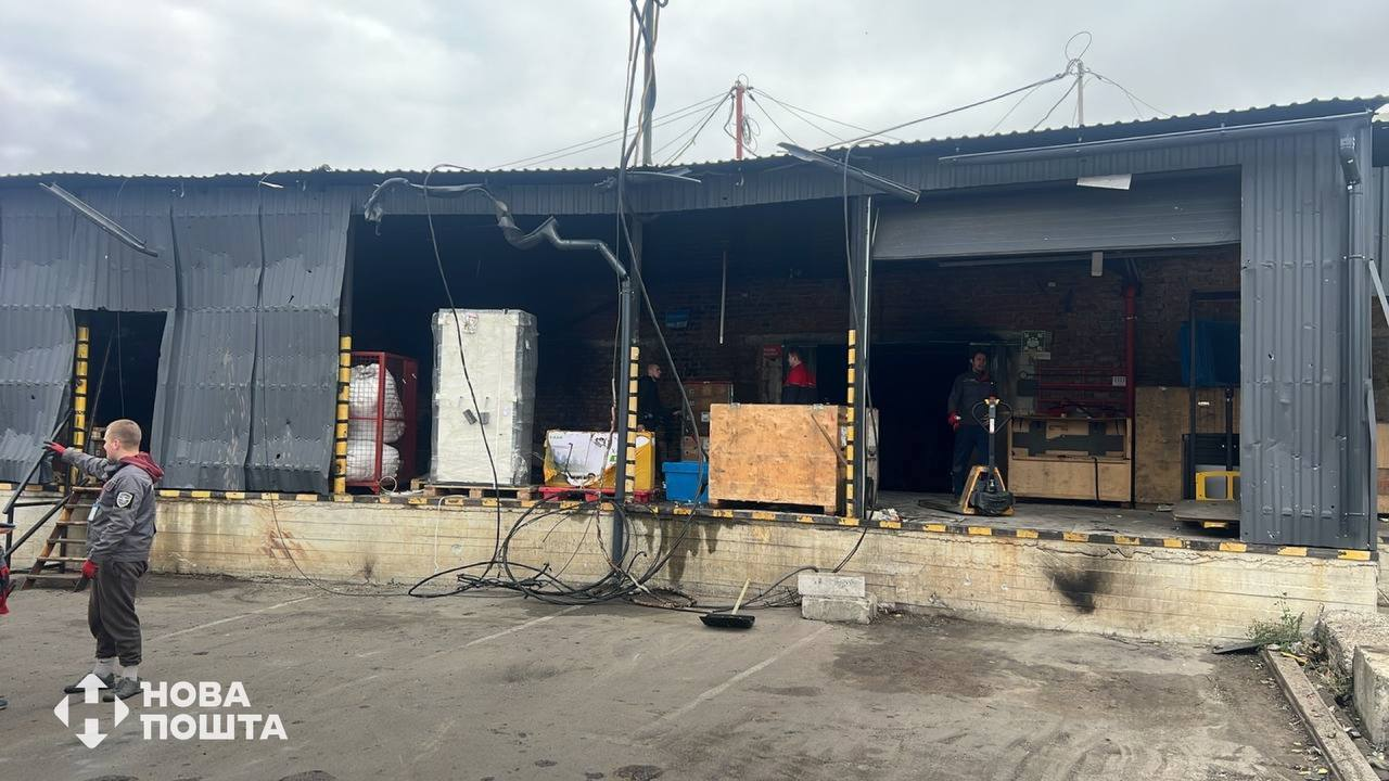 Нова пошта під ударом РФ - ворог атакував відділення та депо у Ніжині 2