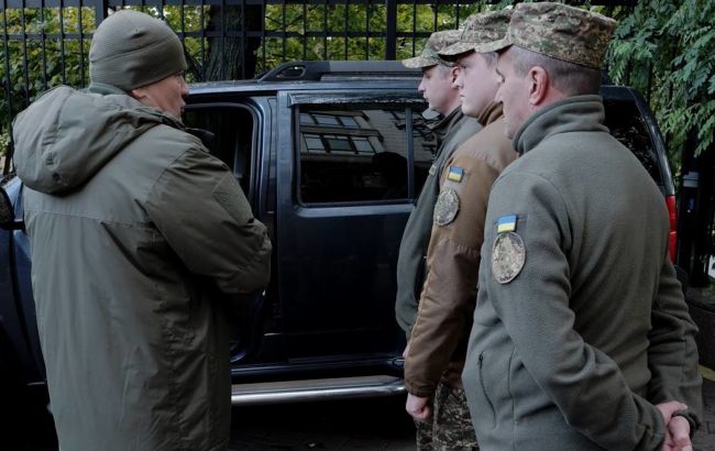 Палатний заявив, що Українська команда передала чергову автівку бійцям Нацгвардії 1