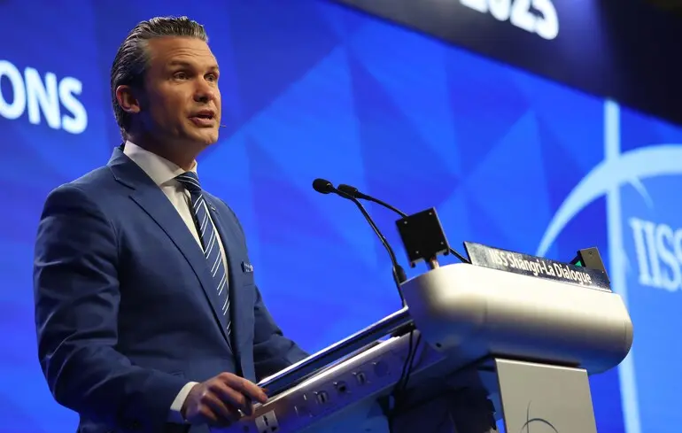 Підтримка України - Гегсет закликав виділити більше грошей на зброю Києву 1