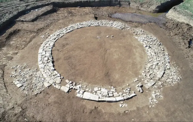 Порожня кругла гробниця - вчені знайшли в Німеччині незвичайну гробницю римської імперії - фото 1