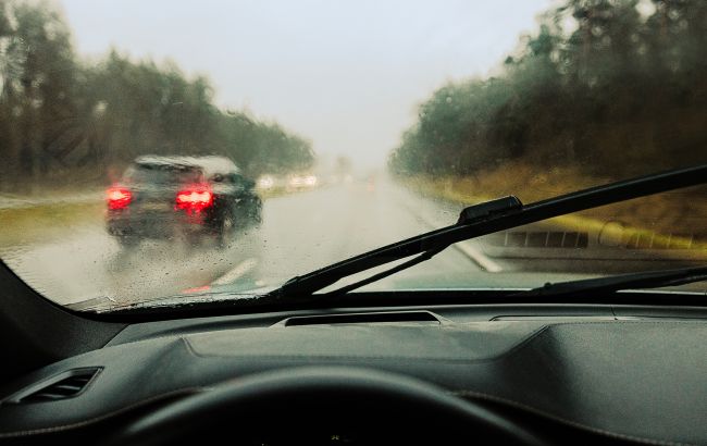 Правила безпечної їзди на автомобілі під час дощу - як уникнути аварії 1