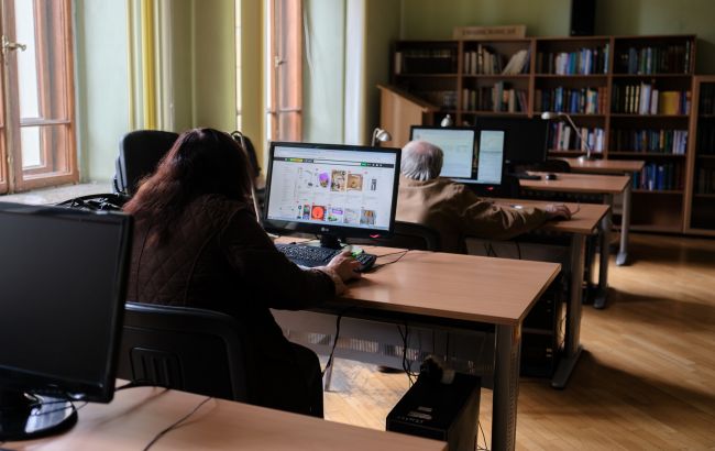 Реставрація та оцифрування документів - як іноземні партнери допомагають рятувати бібліотеки в Україні 1