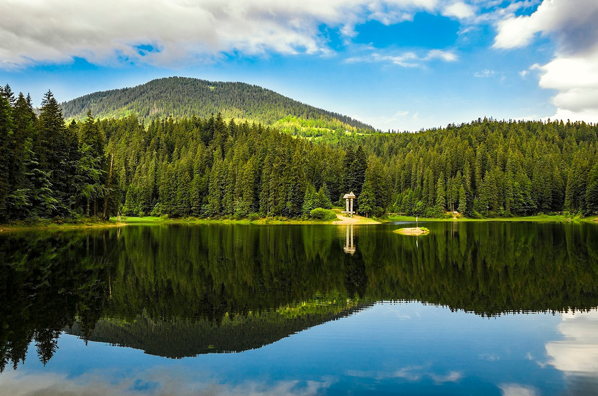 Село Колочава і Синевирська Поляна в Закарпатській області України визнали найкращими для туристів 2
