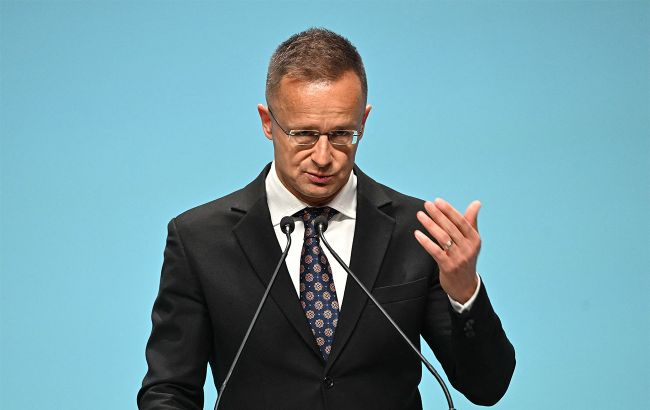 Сійярто заговорив російською під час візиту до Мінська 1