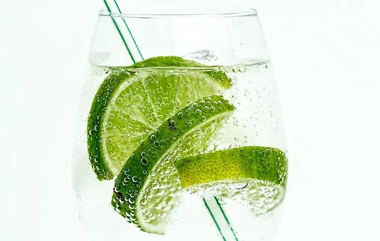 Солодкі та дієтичні газовані напої підвищують ризик хвороб печінки на 60% - дослідження представили на UEG Week 2025 - новини науки 1