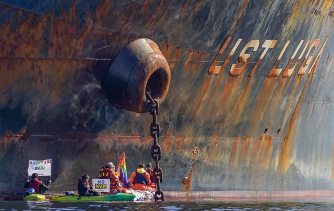 Танкер з нафтою РФ розвернувся дорогою до Індії 1