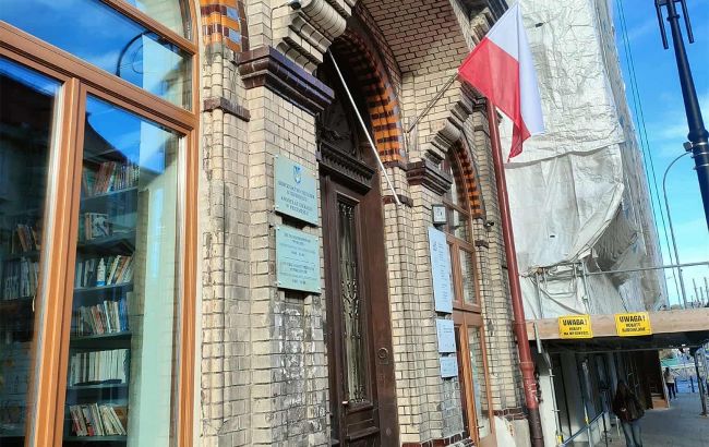 У Перемишлі із українського консульства зірвали прапор - посол звернувся до МЗС 1