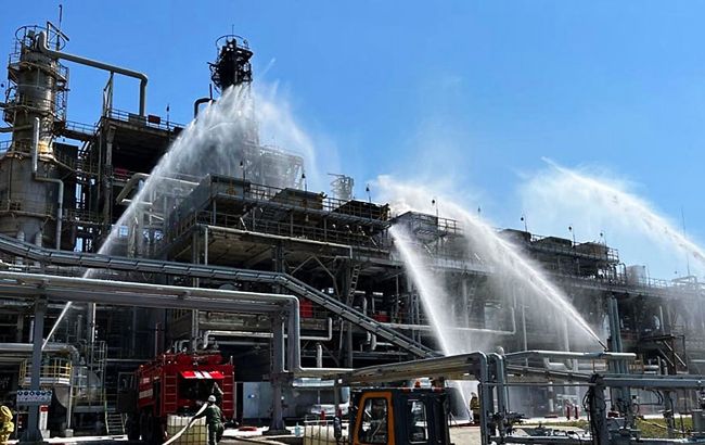 Удари українських дронів паралізують нафтопереробку в Росії до середини 2026 року 1