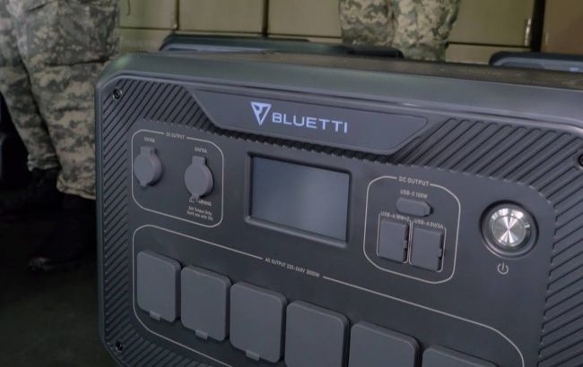 Українська команда передала батальйону Хорт партію зарядних станцій BLUETTI 1