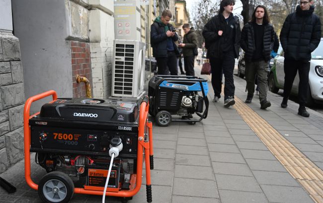 Відключення світла в Чернігові можуть бути тривалими - підготовка генератора до роботи 1