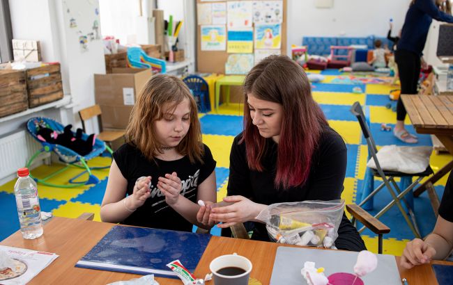 Виплати 800+ у Польщі для українців - з 2026 року перевірятимуть, чи працюють 1