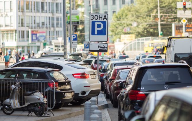 Водії з дітьми в Україні отримали 5% місць для паркування 1