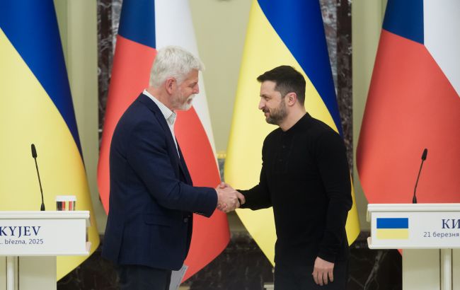 Зеленський обговорив із президентом Чехії продовження військової допомоги Україні 1
