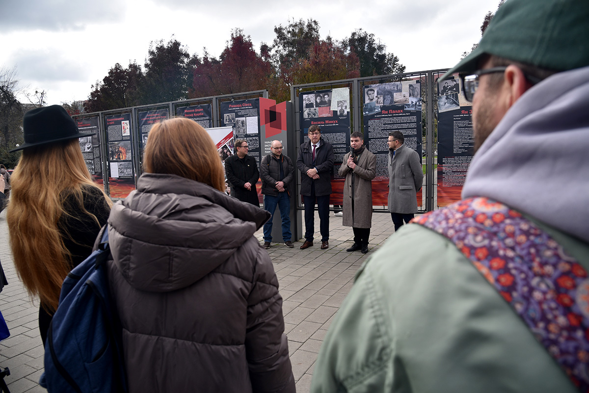Живі смолоскипи - у Києві відкрили виставку про радикальні форми протесту - фото 26