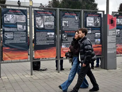 Живі смолоскипи - у Києві відкрили виставку про радикальні форми протесту - фото 4