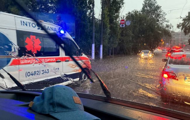 Злива в Одесі - 9 загиблих, школи на дистанційці, місто паралізоване водою 1
