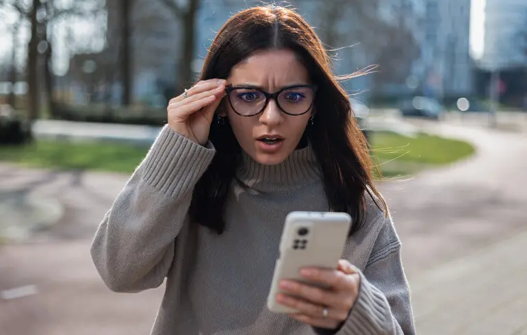 Злочинні мережі з Китаю заробили понад 1 мільярд доларів на фішингових SMS - SIM-ферми, мули та цифрові гаманці в схемі - новини технологій 1