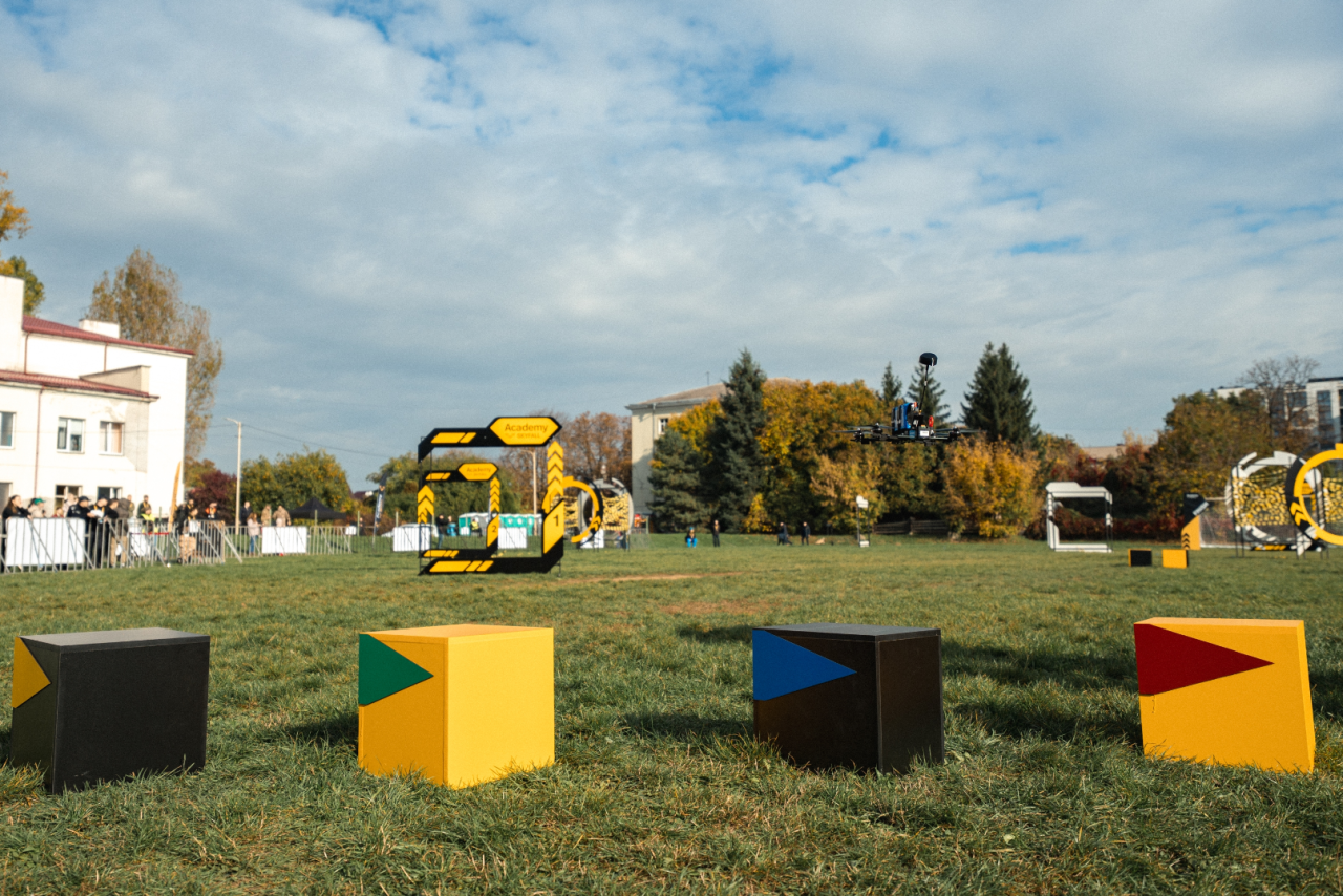 Змагання дронів в Україні пропонує Студентська технологічна ліга з ФПВ перегонів - що це, фото 5