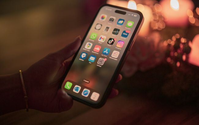 Apple приховає фронтальну камеру iPhone під екран | D.UA 1