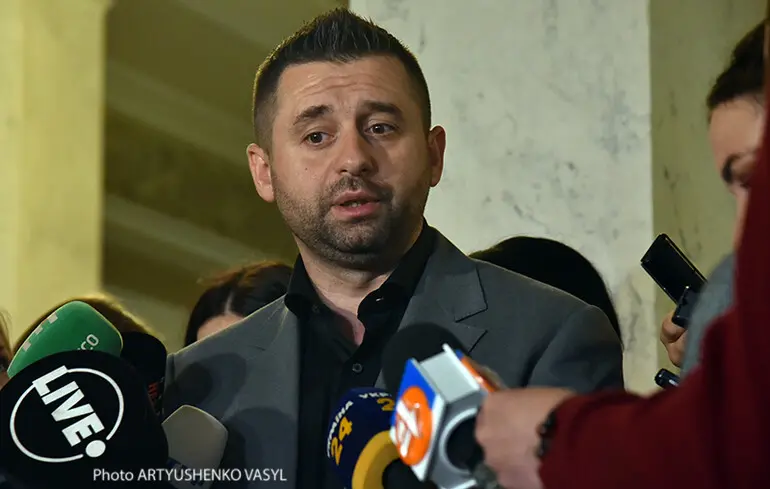 Арахамія прокоментував заяви однопартійців щодо створення нової коаліції в Раді Арахамія прокоментував заяви однопартійців щодо створення нової коаліції в Раді 1