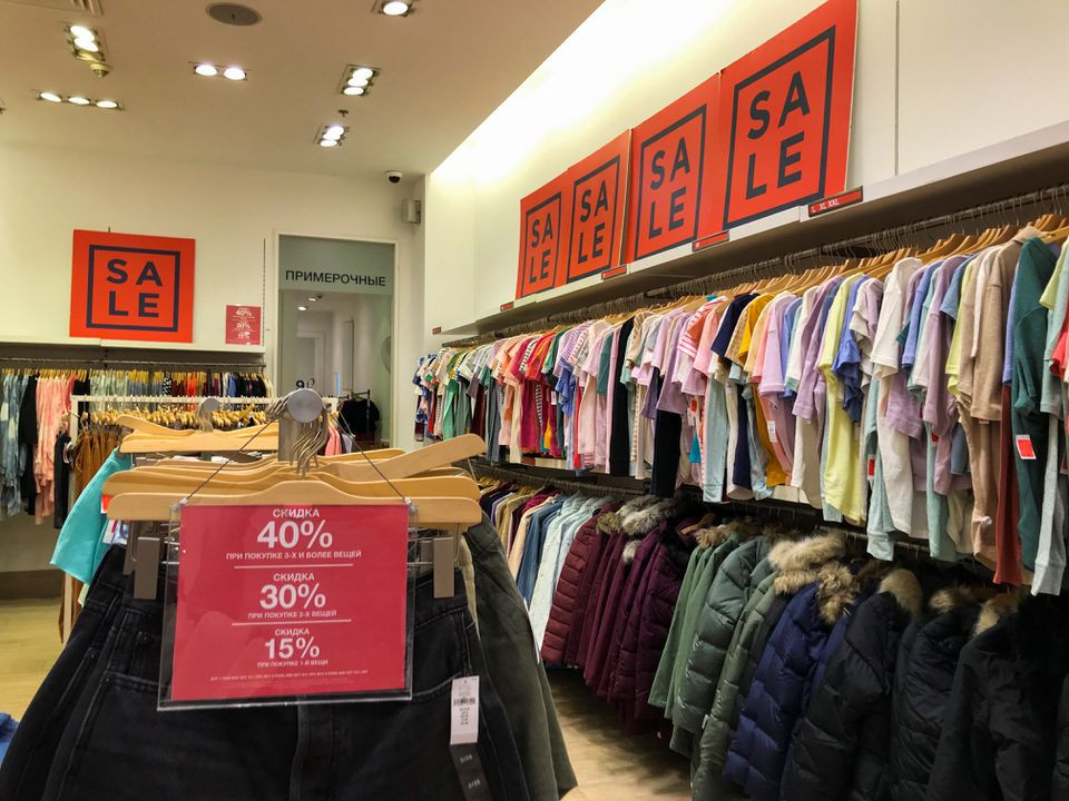 ЦПД: через війну та санкції у РФ обвалюється роздрібна торгівля ЦПД: через війну та санкції у РФ обвалюється роздрібна торгівля 1