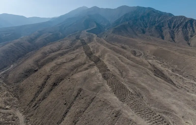 Хто і навіщо створив 5000 ямок в Андах Перу - вчені змогли розкрити таємницю - фото, відео 1