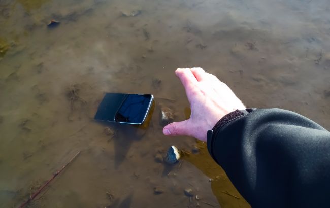 iPhone 17 Pro Max вижив після катастрофічного тайфуну | D.UA 1