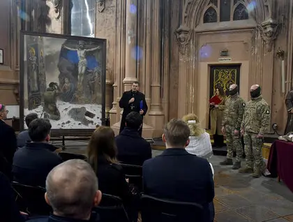 Картина «Молитва» з українським воїном буде передана до Ватикану - фото 1