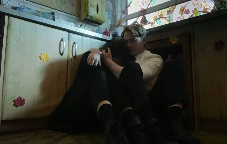 Майже половина ЛГБТК+ персонажів зникнуть з нових сезонів серіалів - новий звіт організації GLAAD - новини культури 1