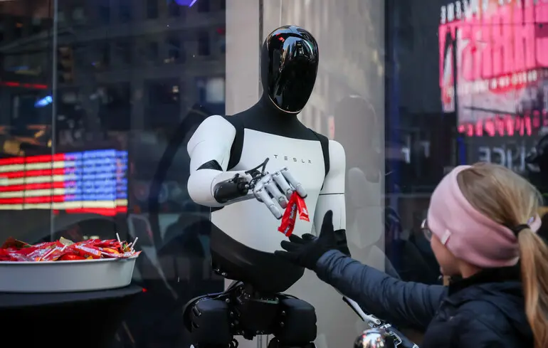 Маск вважає, що роботи Optimus від Tesla викорінять бідність 1